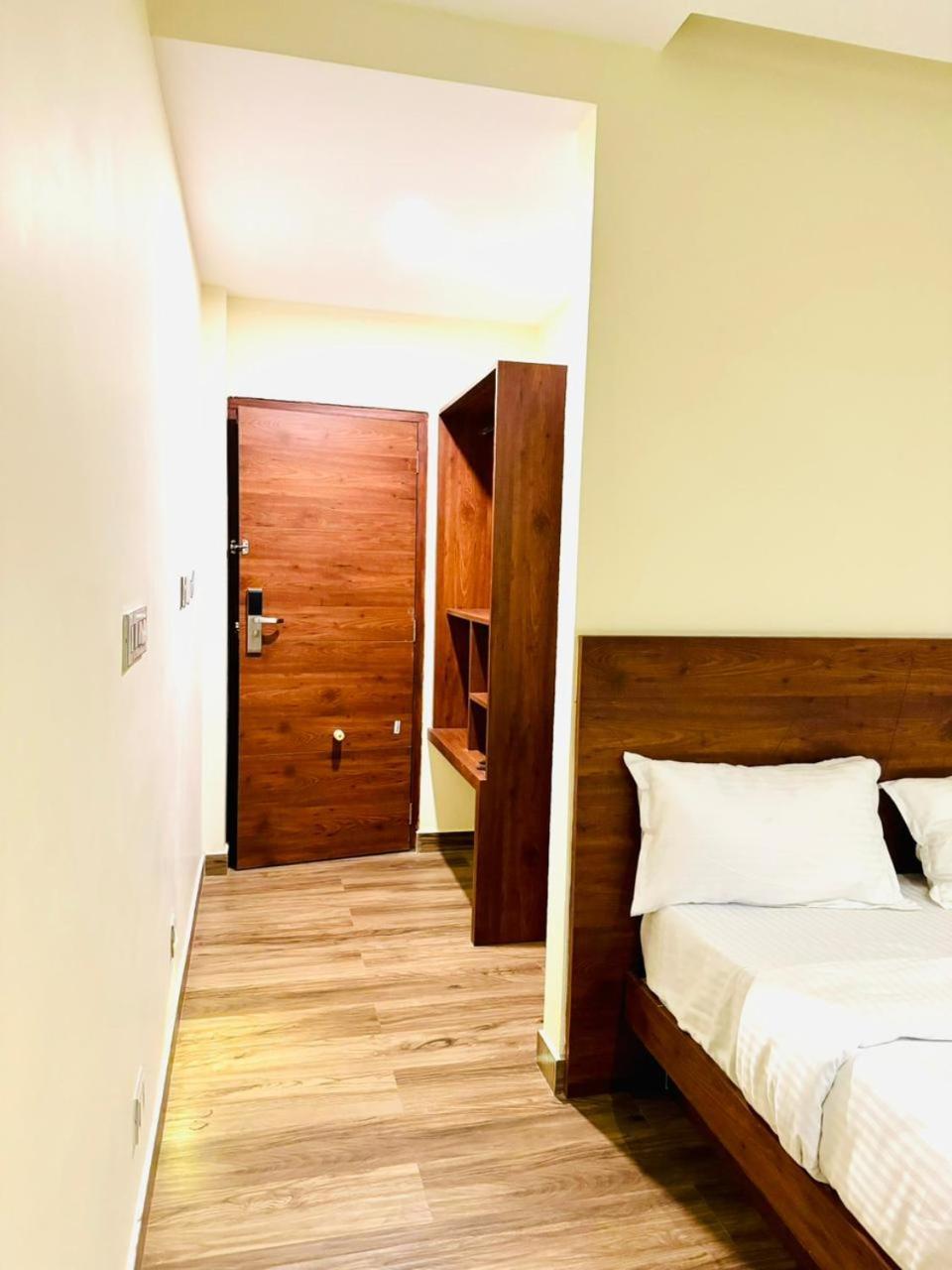 S K Legacy Hotel Майсур Экстерьер фото