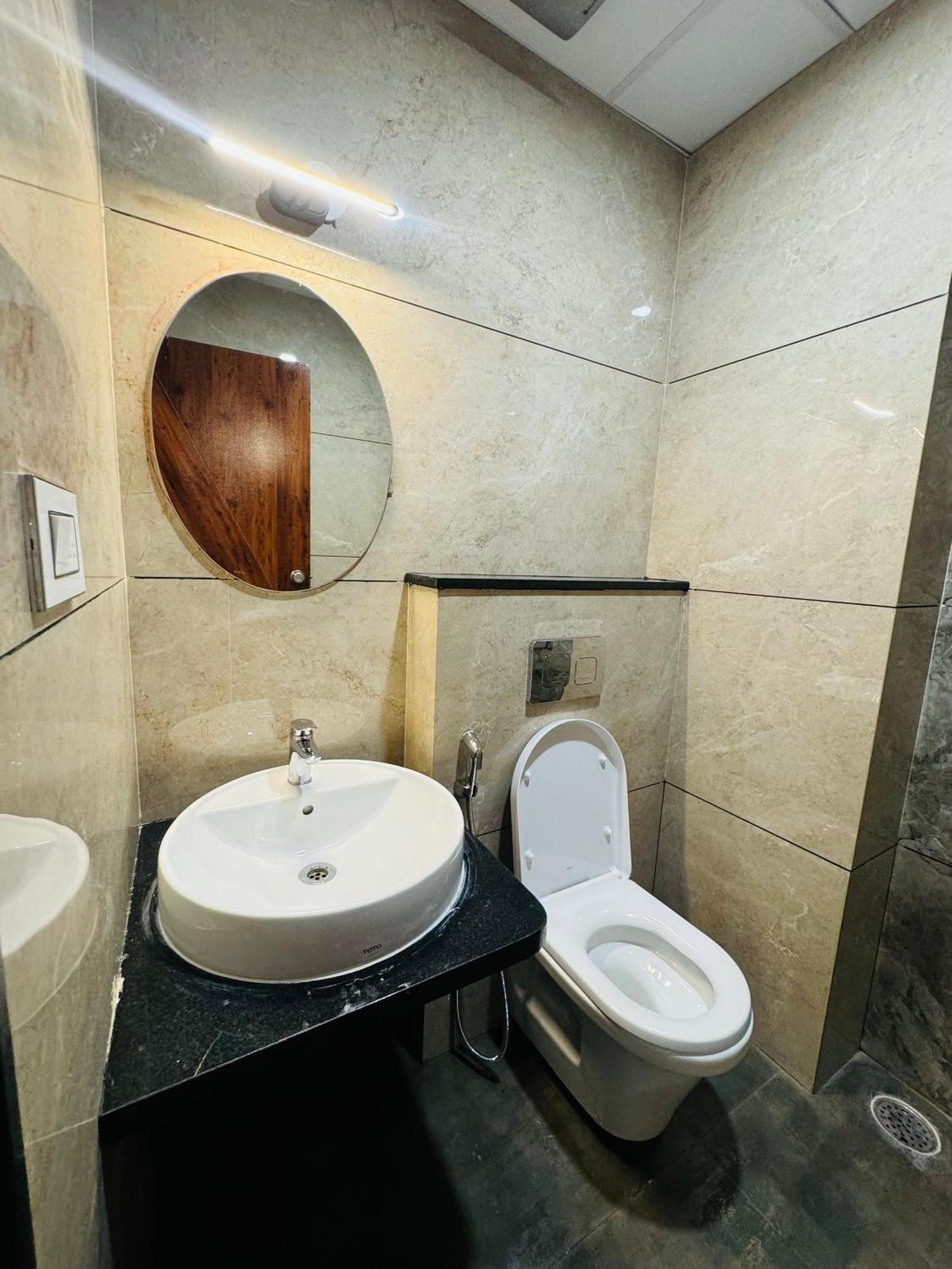 S K Legacy Hotel Майсур Экстерьер фото