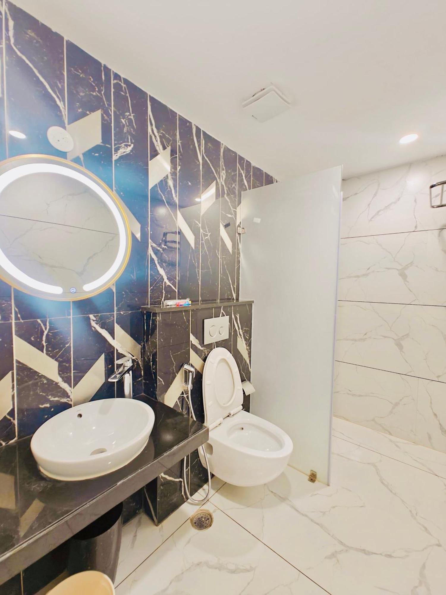 S K Legacy Hotel Майсур Экстерьер фото